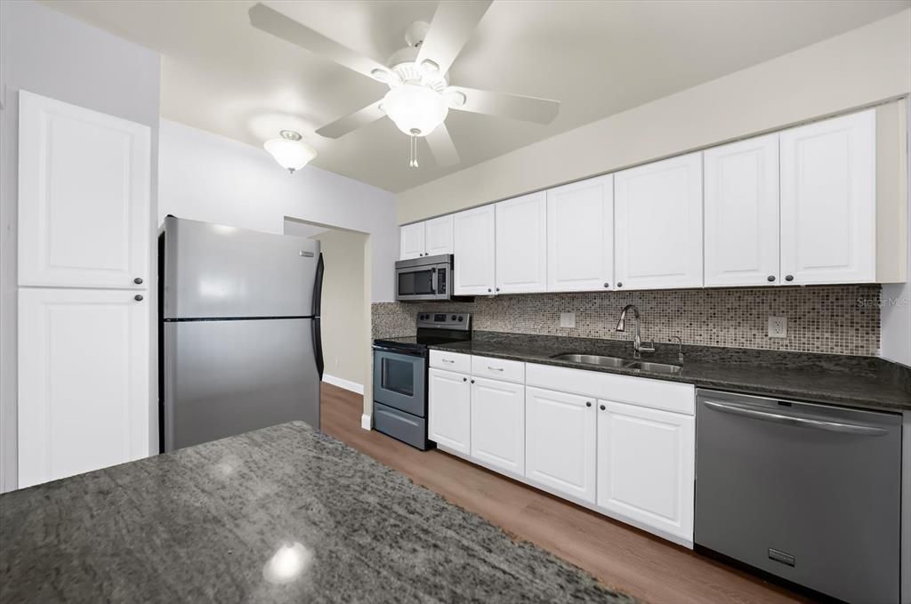 En Venta: $549,000 (2 camas, 2 baños, 1181 Pies cuadrados)