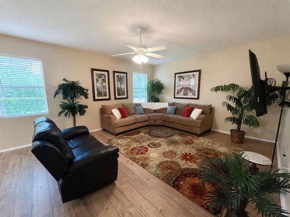 For Sale: $347,000 (3 beds, 2 baths, 1786 Square Feet)