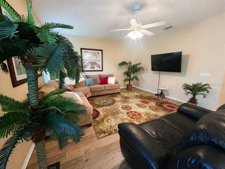 For Sale: $347,000 (3 beds, 2 baths, 1786 Square Feet)