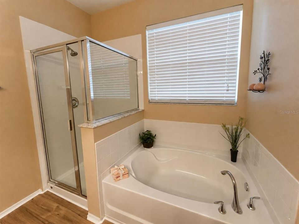 For Sale: $347,000 (3 beds, 2 baths, 1786 Square Feet)
