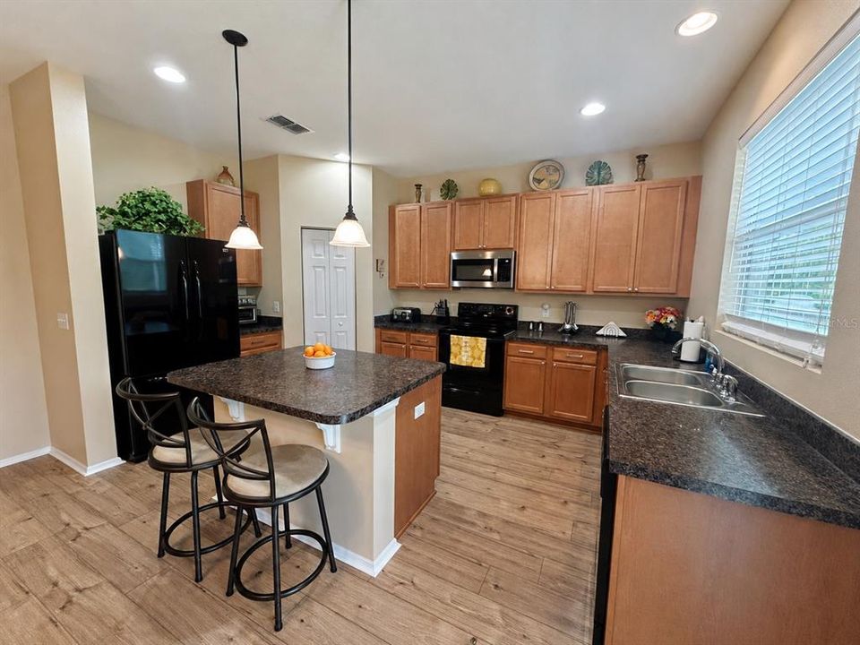 For Sale: $347,000 (3 beds, 2 baths, 1786 Square Feet)
