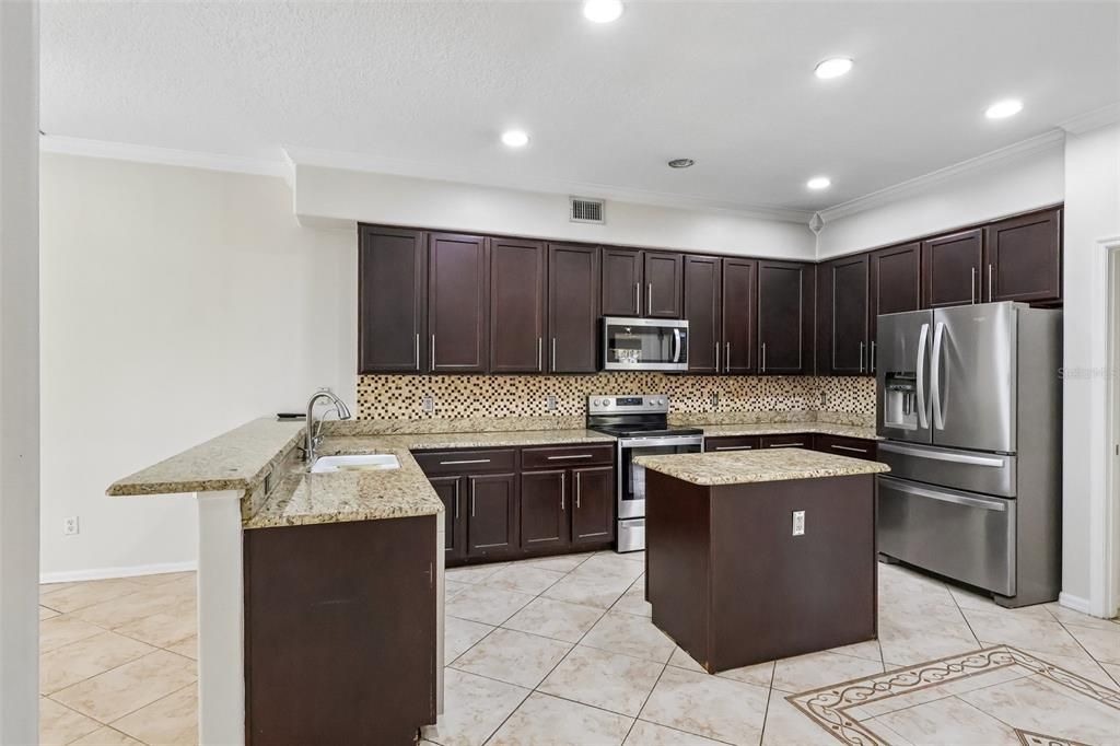 For Rent: $4,500 (5 beds, 4 baths, 4059 Square Feet)