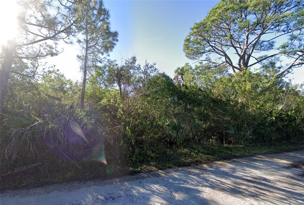 На продажу: $31,999 (1.03 acres)