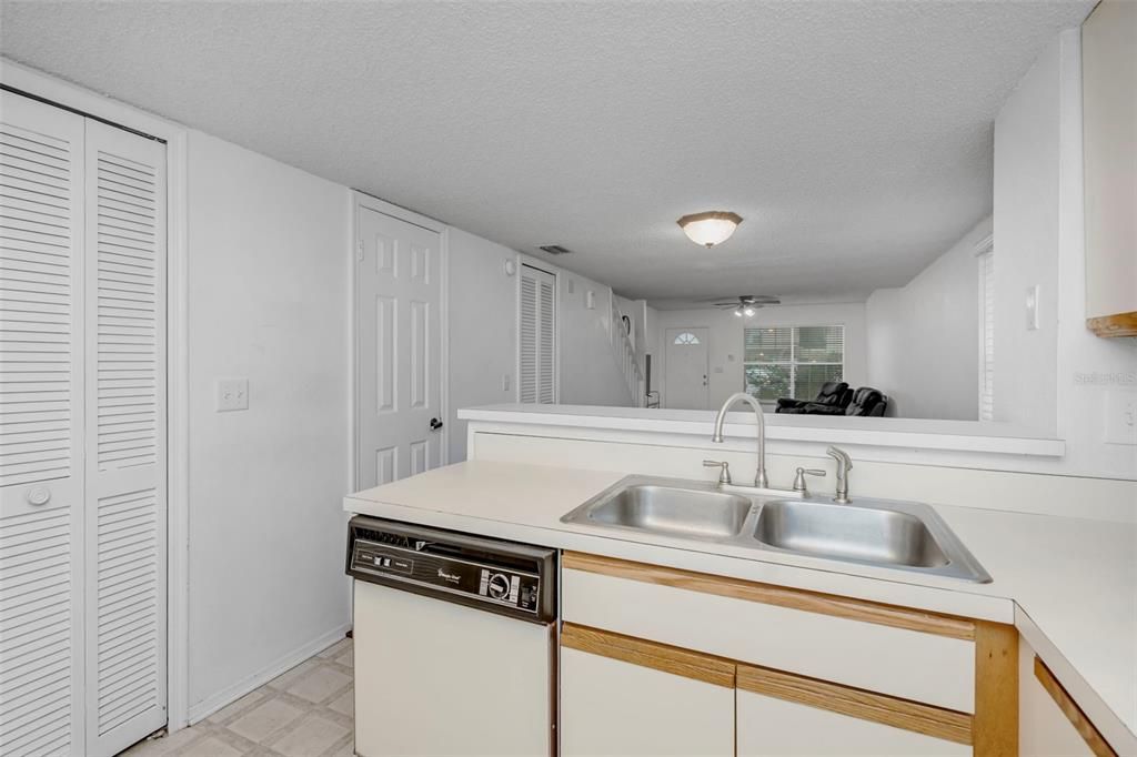 For Sale: $209,000 (3 beds, 2 baths, 1288 Square Feet)