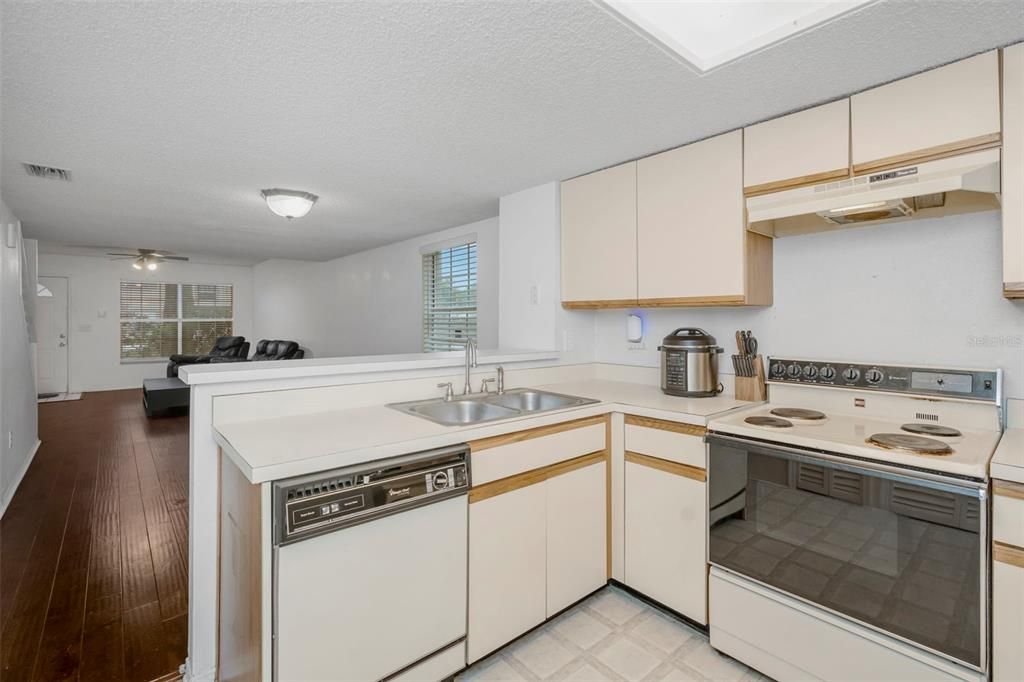 For Sale: $209,000 (3 beds, 2 baths, 1288 Square Feet)