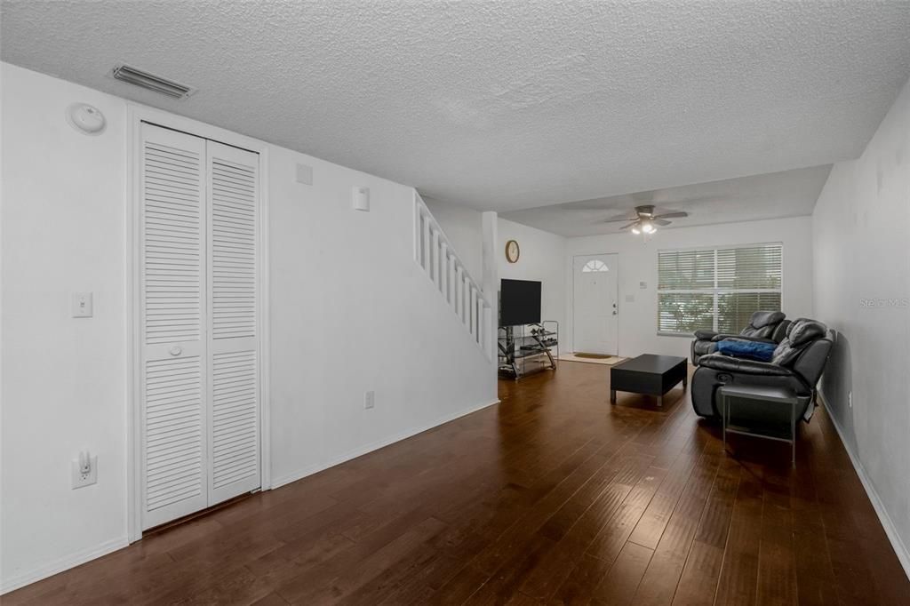 For Sale: $209,000 (3 beds, 2 baths, 1288 Square Feet)