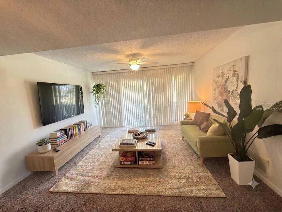 For Sale: $164,900 (2 beds, 2 baths, 986 Square Feet)