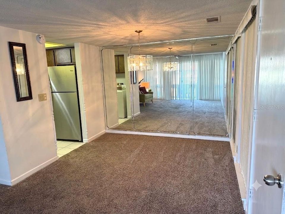 For Sale: $164,900 (2 beds, 2 baths, 986 Square Feet)