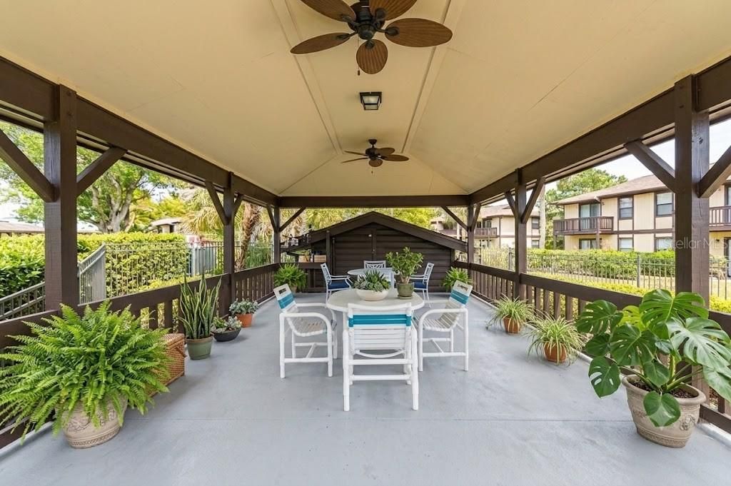 For Sale: $164,900 (2 beds, 2 baths, 986 Square Feet)