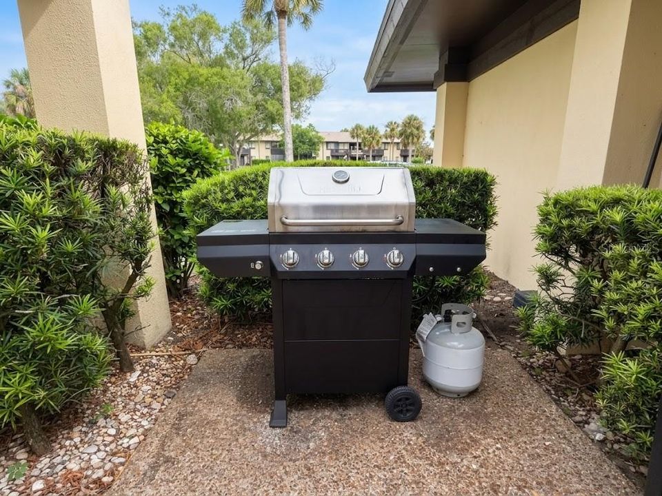 For Sale: $164,900 (2 beds, 2 baths, 986 Square Feet)