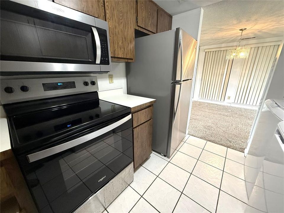 For Sale: $164,900 (2 beds, 2 baths, 986 Square Feet)