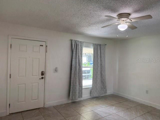 В аренду: $1,900 (3 спален, 2 ванн, 1275 Квадратных фут)