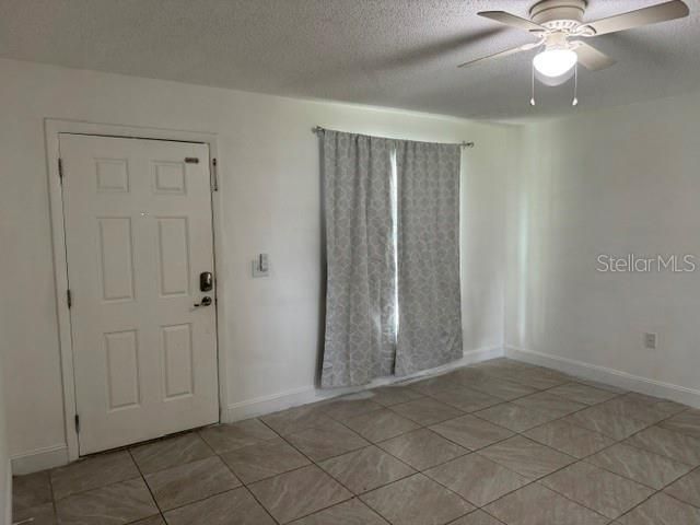 В аренду: $1,900 (3 спален, 2 ванн, 1275 Квадратных фут)