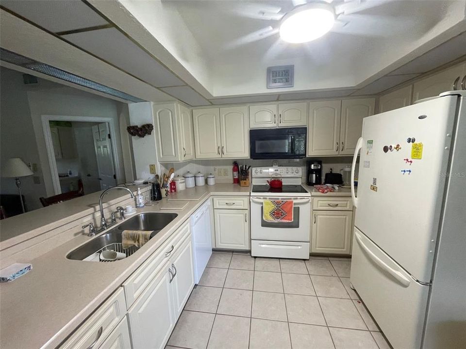 For Rent: $2,900 (3 beds, 2 baths, 2228 Square Feet)