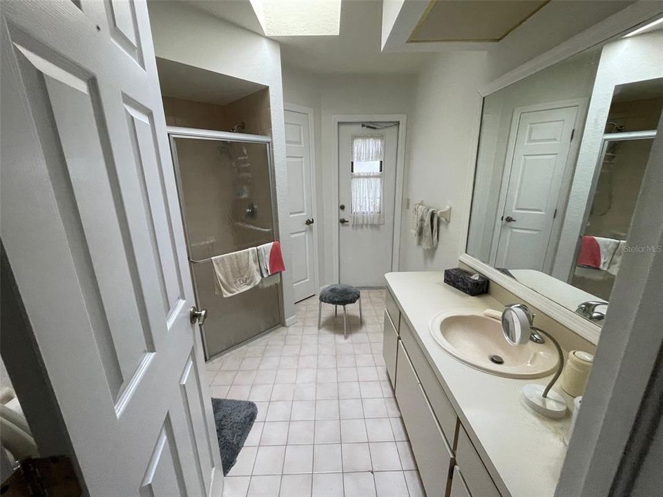 For Rent: $2,900 (3 beds, 2 baths, 2228 Square Feet)