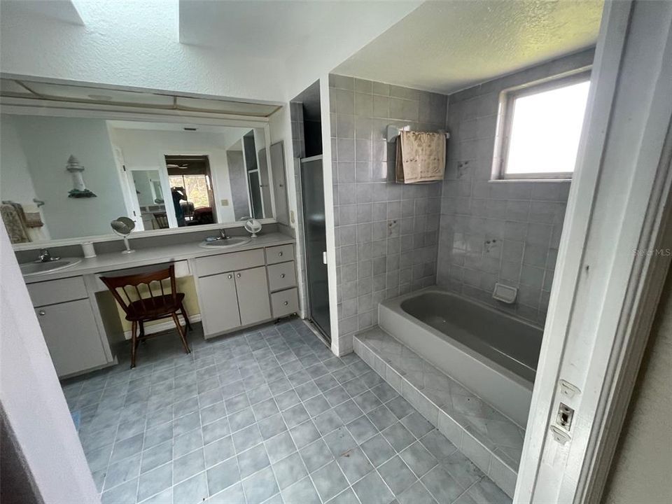 For Rent: $2,900 (3 beds, 2 baths, 2228 Square Feet)