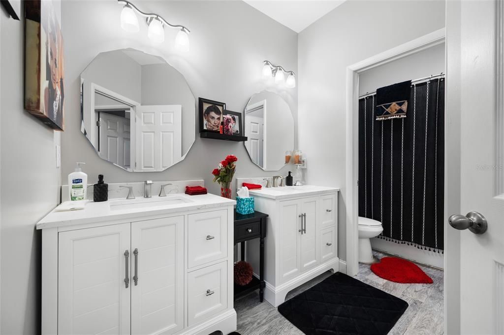 For Sale: $320,000 (3 beds, 2 baths, 1587 Square Feet)