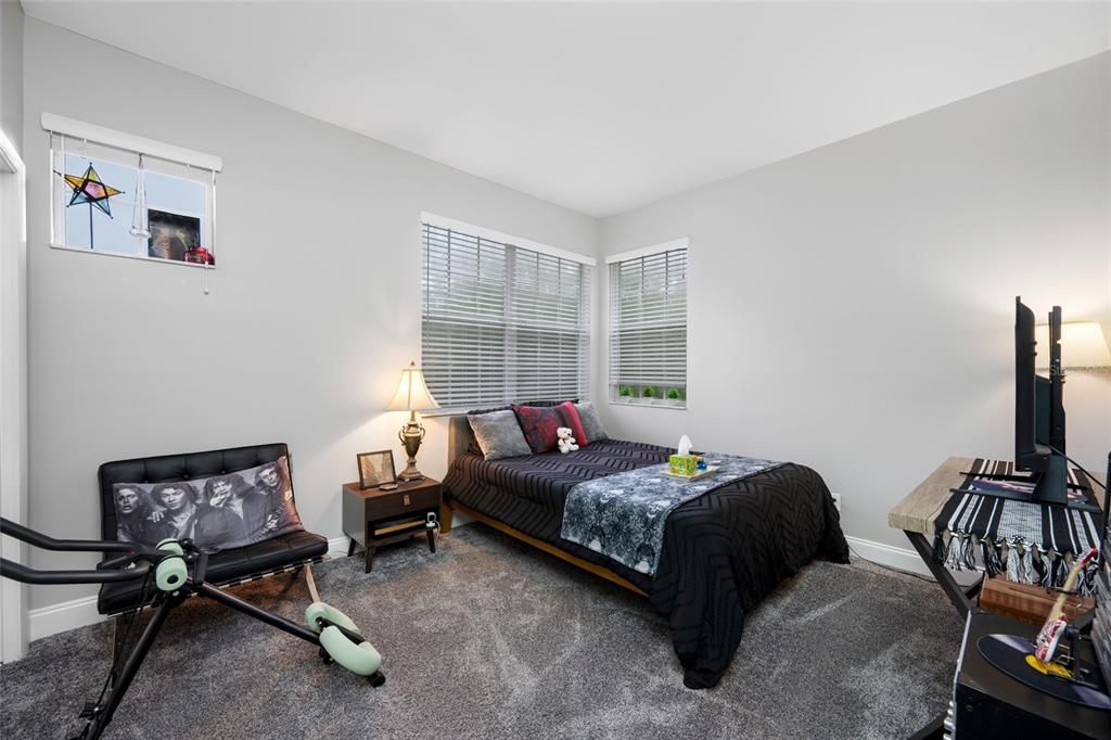 For Sale: $320,000 (3 beds, 2 baths, 1587 Square Feet)