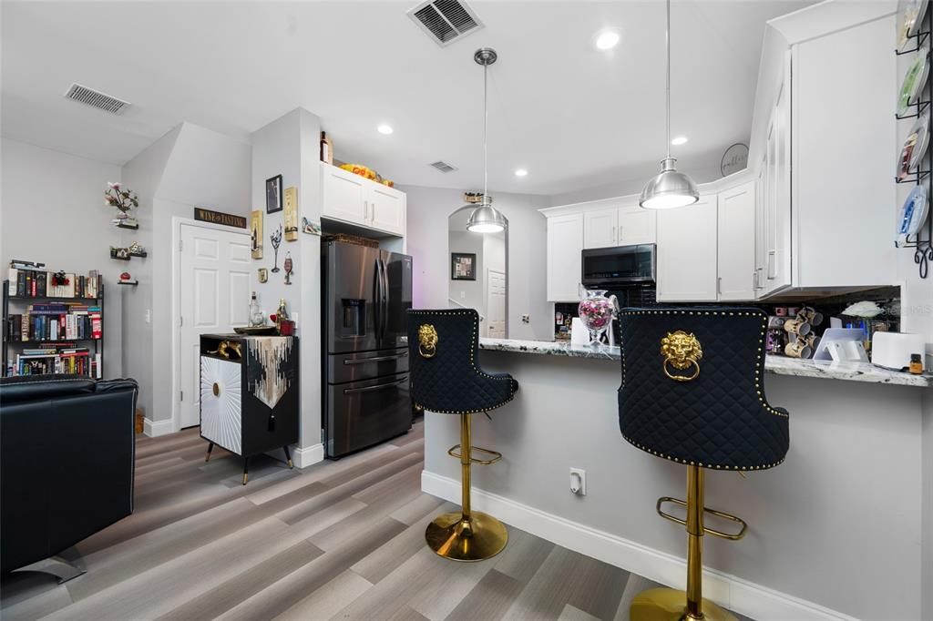 For Sale: $320,000 (3 beds, 2 baths, 1587 Square Feet)