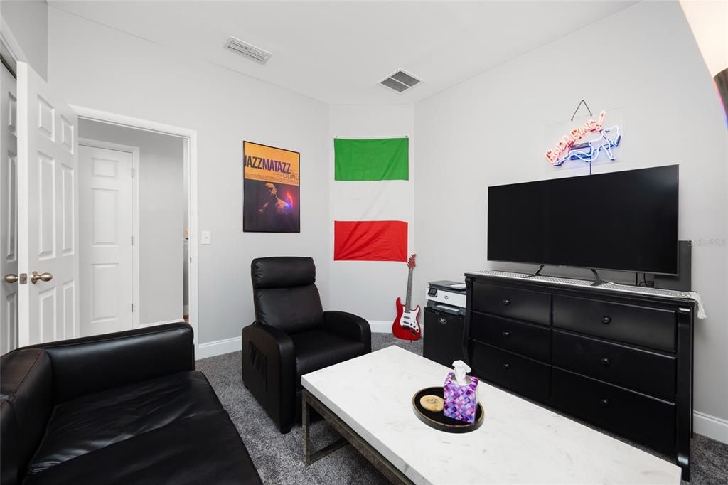 For Sale: $320,000 (3 beds, 2 baths, 1587 Square Feet)