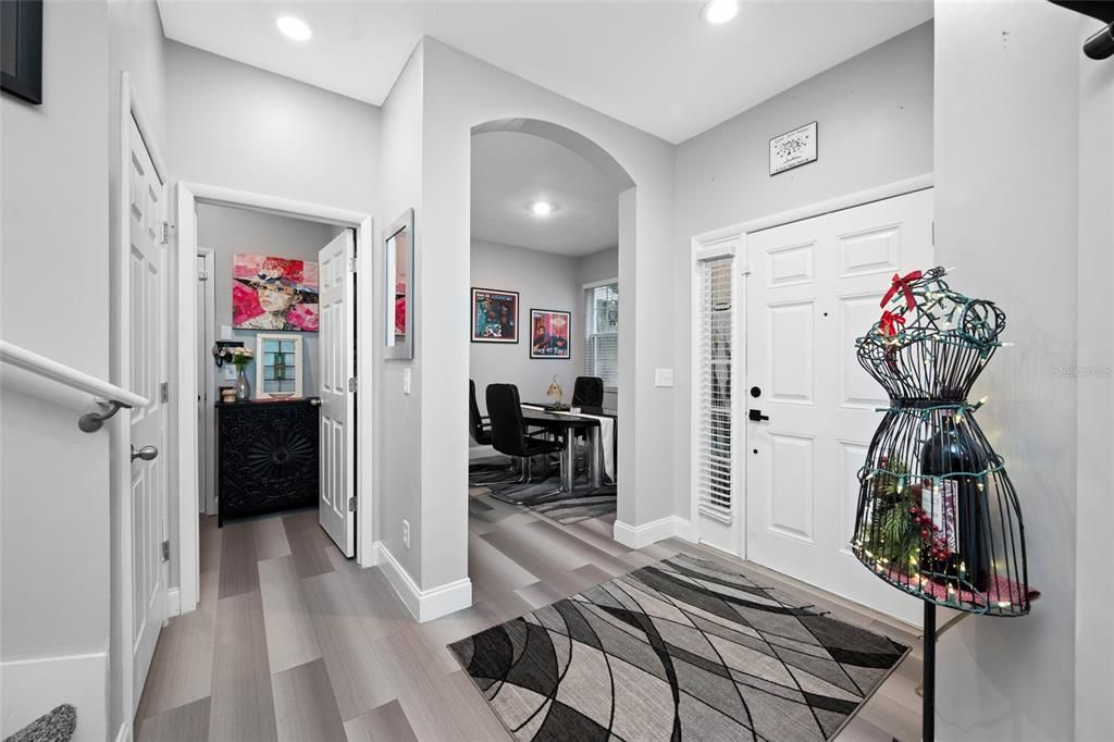For Sale: $320,000 (3 beds, 2 baths, 1587 Square Feet)