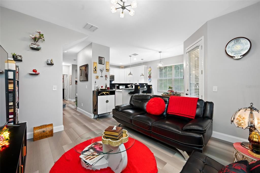 For Sale: $320,000 (3 beds, 2 baths, 1587 Square Feet)