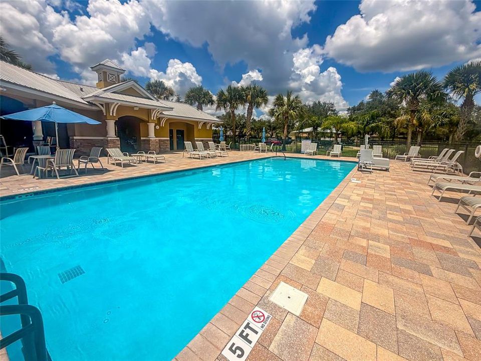 For Sale: $320,000 (3 beds, 2 baths, 1587 Square Feet)