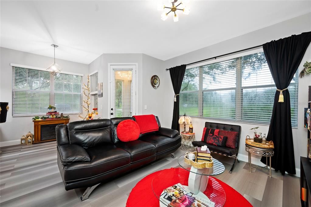For Sale: $320,000 (3 beds, 2 baths, 1587 Square Feet)
