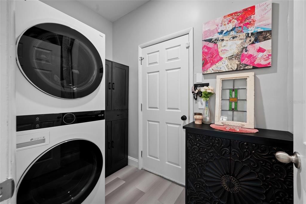 For Sale: $320,000 (3 beds, 2 baths, 1587 Square Feet)