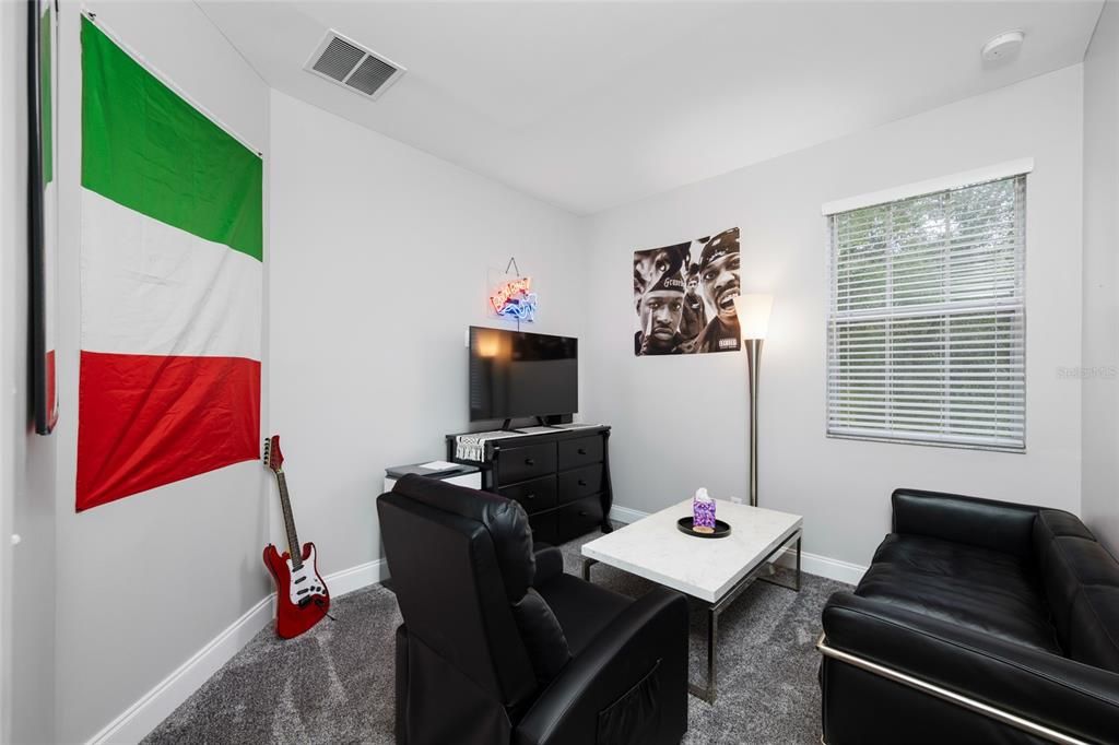 For Sale: $320,000 (3 beds, 2 baths, 1587 Square Feet)