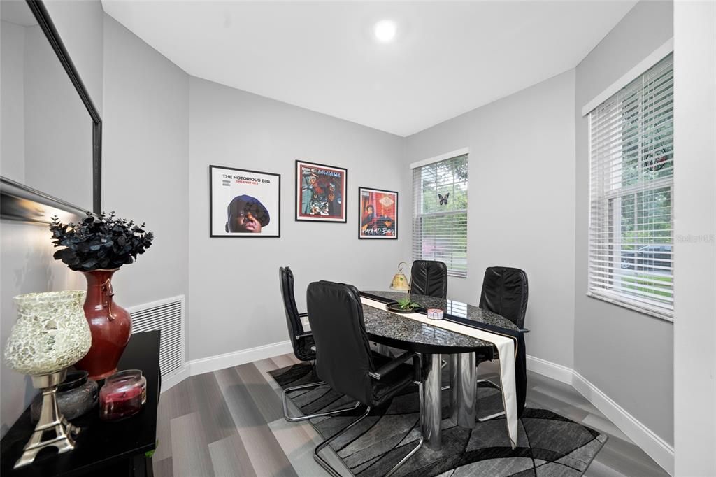 For Sale: $320,000 (3 beds, 2 baths, 1587 Square Feet)