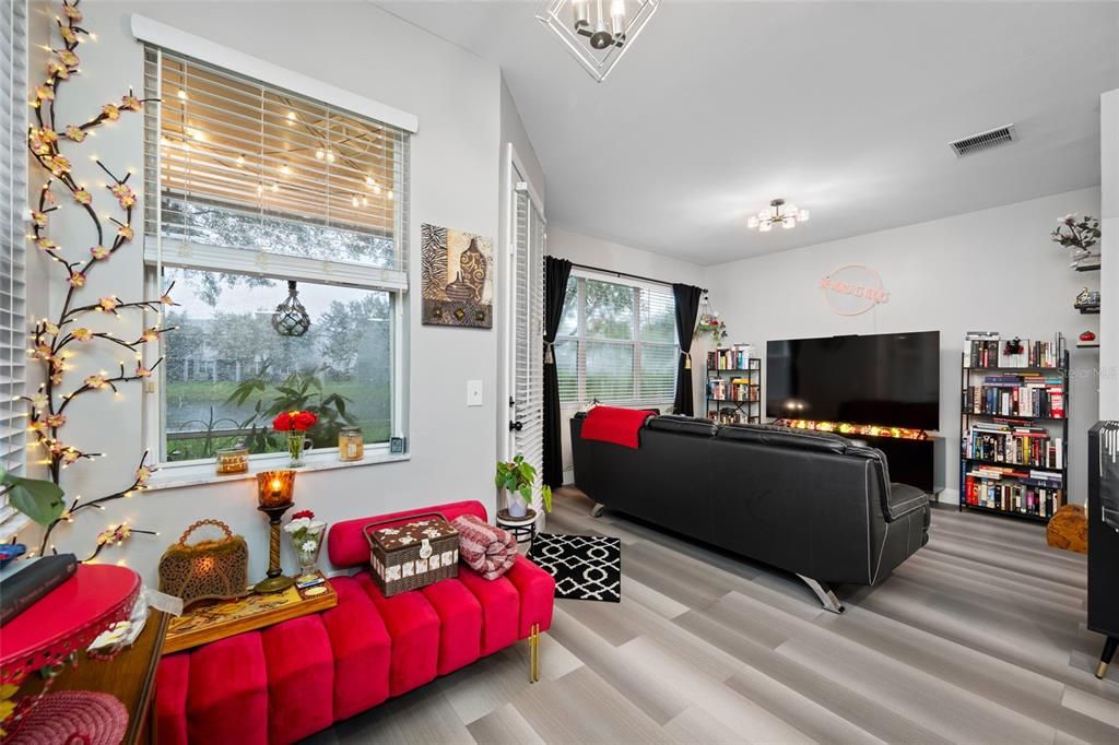 For Sale: $320,000 (3 beds, 2 baths, 1587 Square Feet)