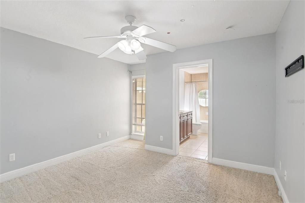 For Rent: $3,500 (3 beds, 2 baths, 1990 Square Feet)