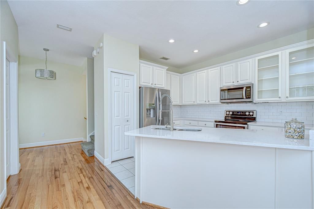 Active With Contract: $5,000 (3 beds, 2 baths, 1644 Square Feet)