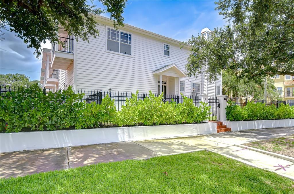 Active With Contract: $5,000 (3 beds, 2 baths, 1644 Square Feet)