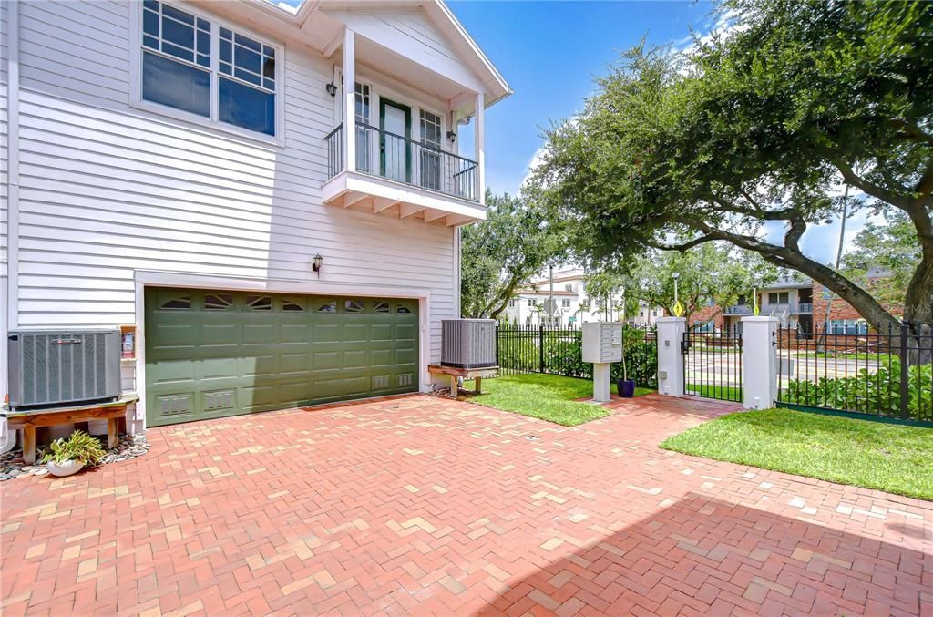 Active With Contract: $5,000 (3 beds, 2 baths, 1644 Square Feet)