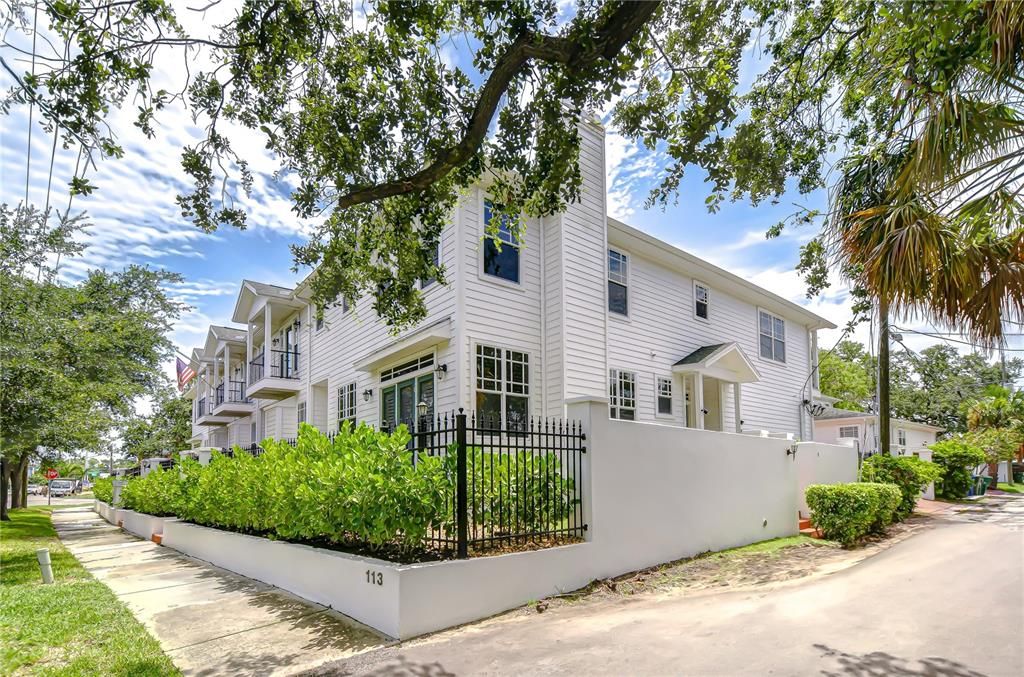 Active With Contract: $5,000 (3 beds, 2 baths, 1644 Square Feet)