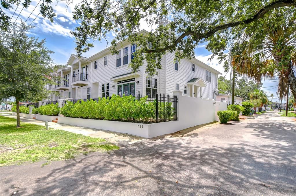 Active With Contract: $5,000 (3 beds, 2 baths, 1644 Square Feet)
