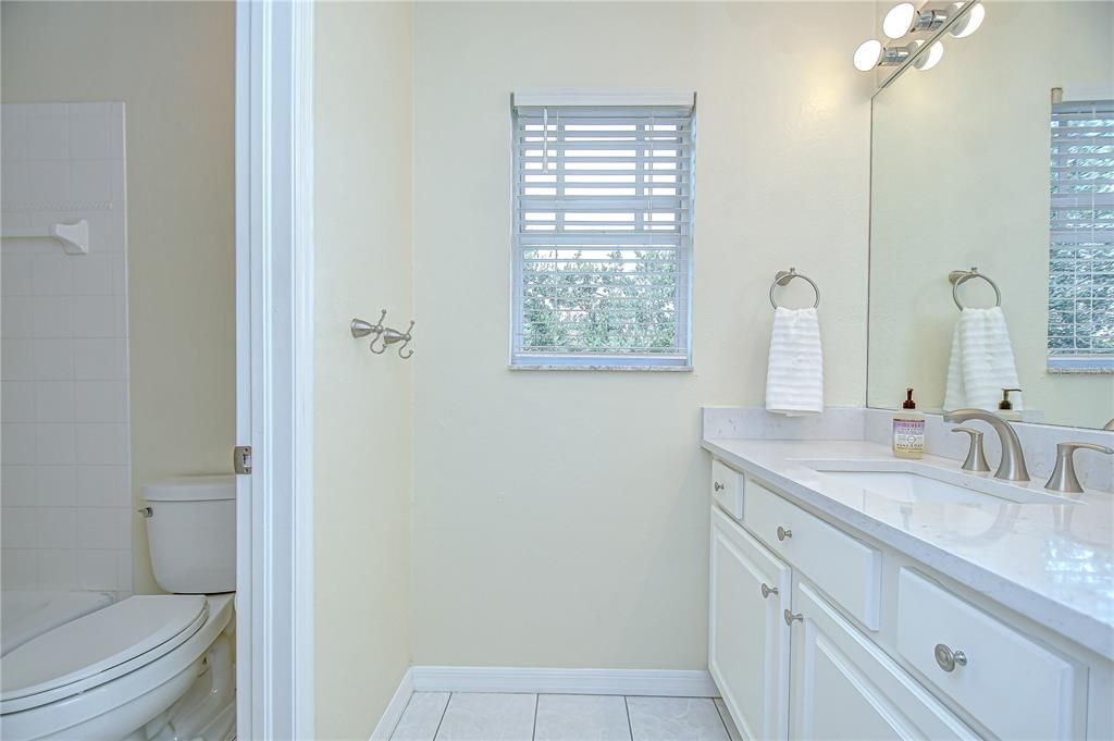 Active With Contract: $5,000 (3 beds, 2 baths, 1644 Square Feet)