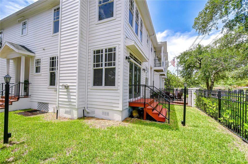 Active With Contract: $5,000 (3 beds, 2 baths, 1644 Square Feet)
