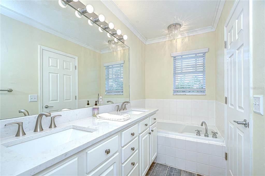 Active With Contract: $5,000 (3 beds, 2 baths, 1644 Square Feet)