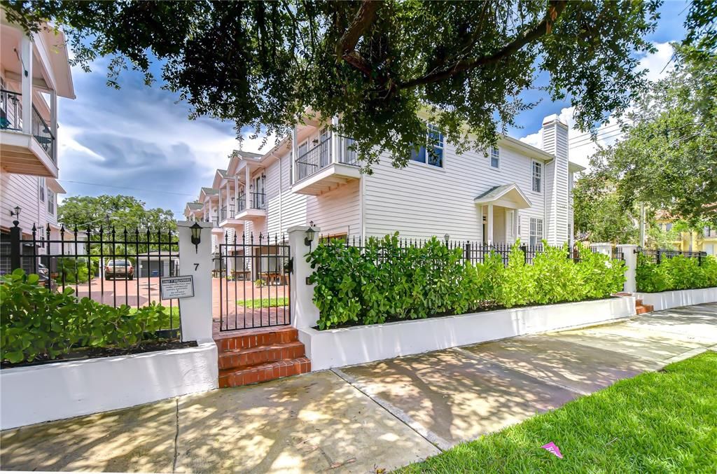 Active With Contract: $5,000 (3 beds, 2 baths, 1644 Square Feet)