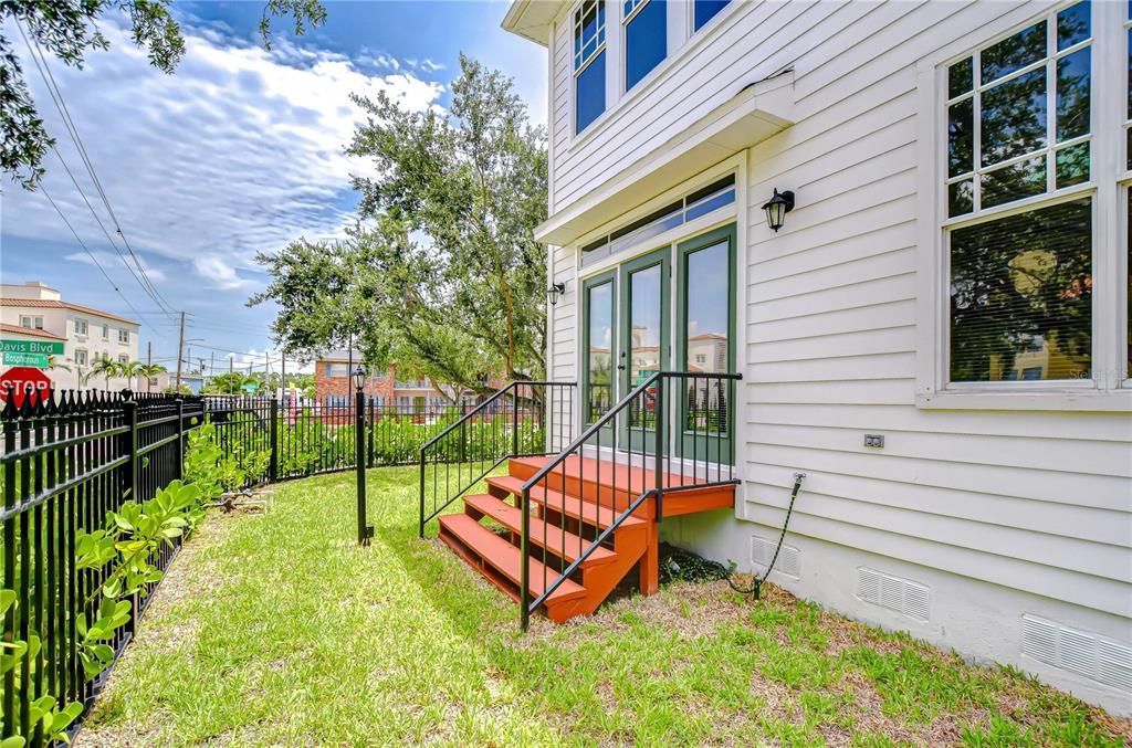 Active With Contract: $5,000 (3 beds, 2 baths, 1644 Square Feet)