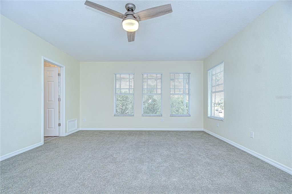 Active With Contract: $5,000 (3 beds, 2 baths, 1644 Square Feet)