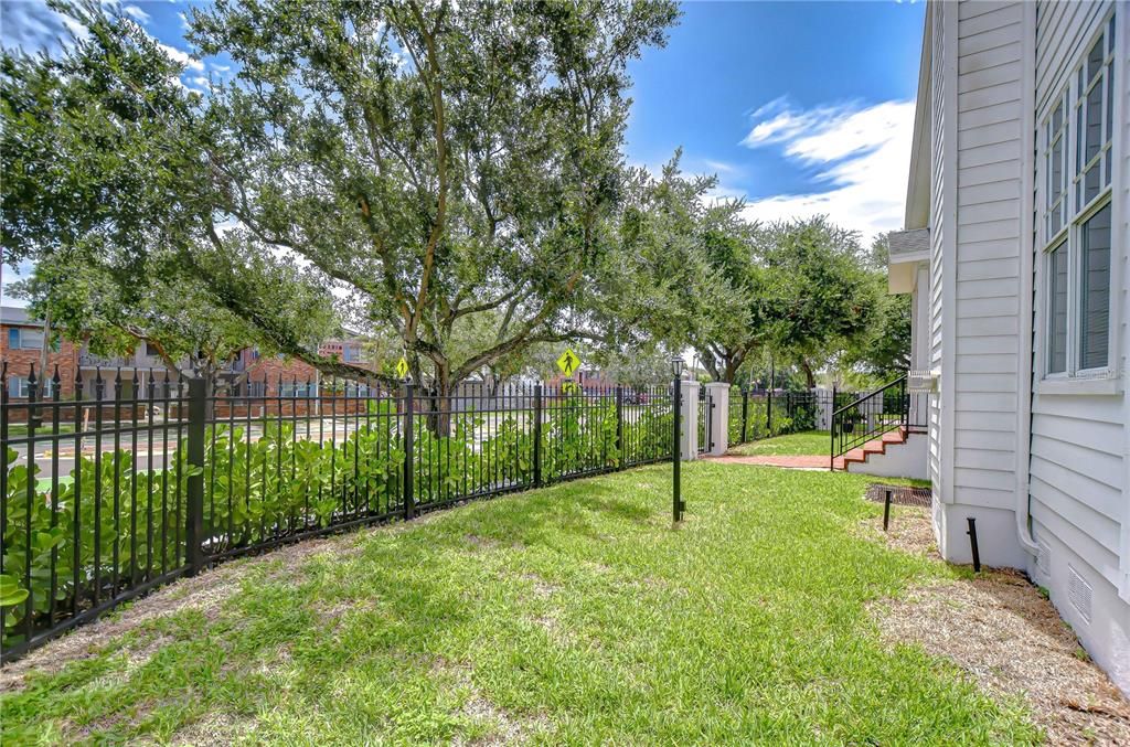 Active With Contract: $5,000 (3 beds, 2 baths, 1644 Square Feet)