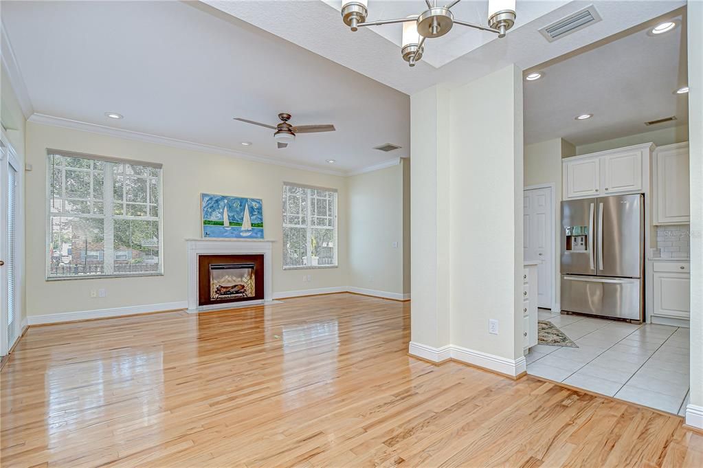 Active With Contract: $5,000 (3 beds, 2 baths, 1644 Square Feet)