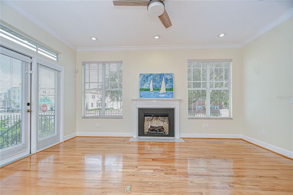 Active With Contract: $5,000 (3 beds, 2 baths, 1644 Square Feet)