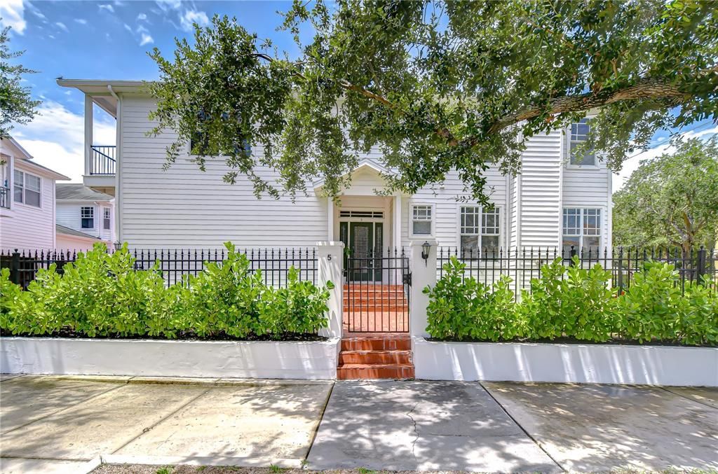 Active With Contract: $5,000 (3 beds, 2 baths, 1644 Square Feet)