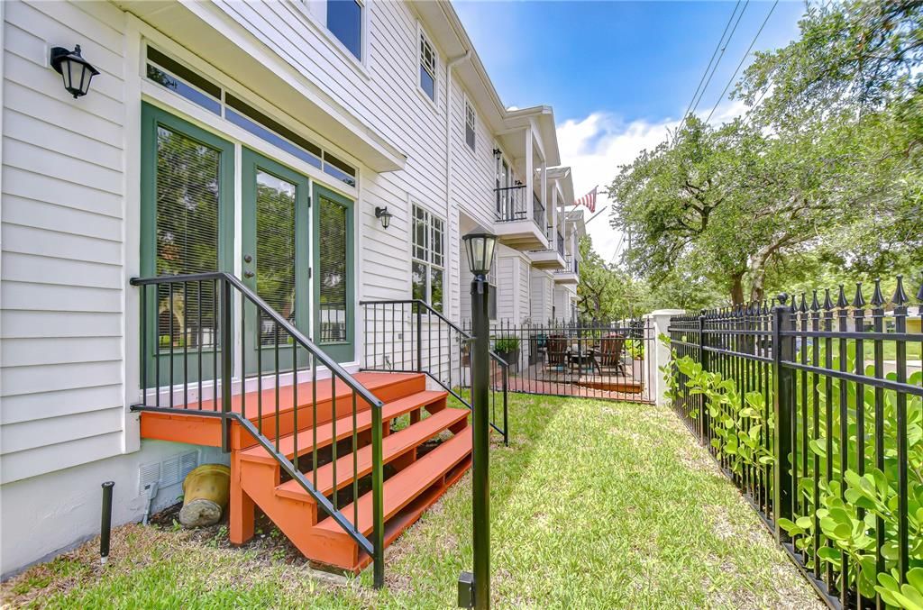 Active With Contract: $5,000 (3 beds, 2 baths, 1644 Square Feet)
