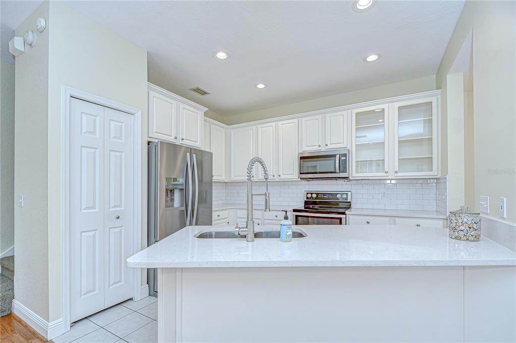 Active With Contract: $5,000 (3 beds, 2 baths, 1644 Square Feet)